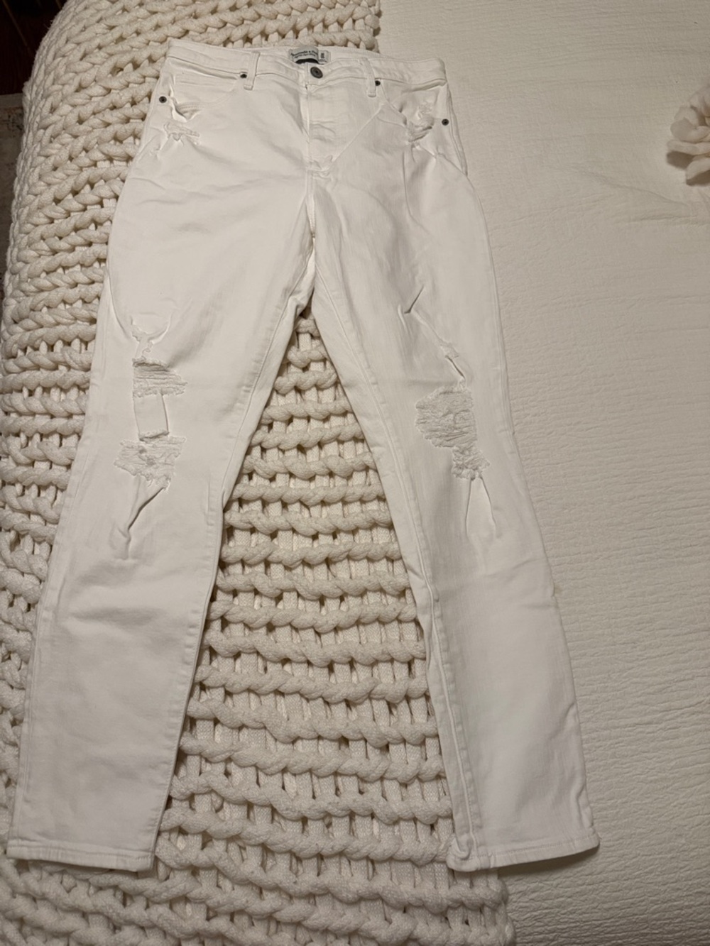 Distressed White Women’s Skinny Jeans
